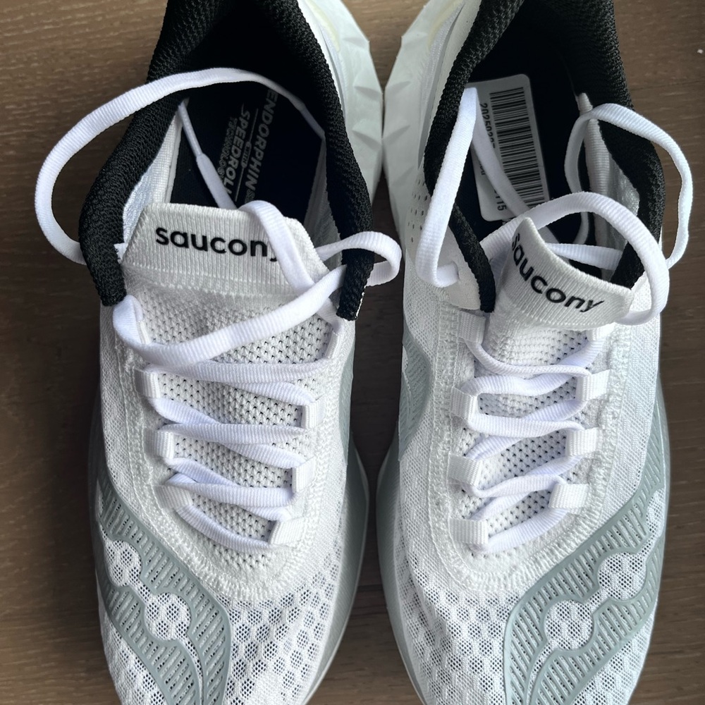 Saucony Endorphin Pro4 running sneakers with carbon plate